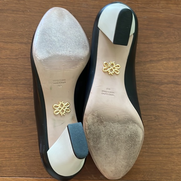 Zvelle two tone all leather pump with cute heart detail, size 39.5. - Picture 3 of 3